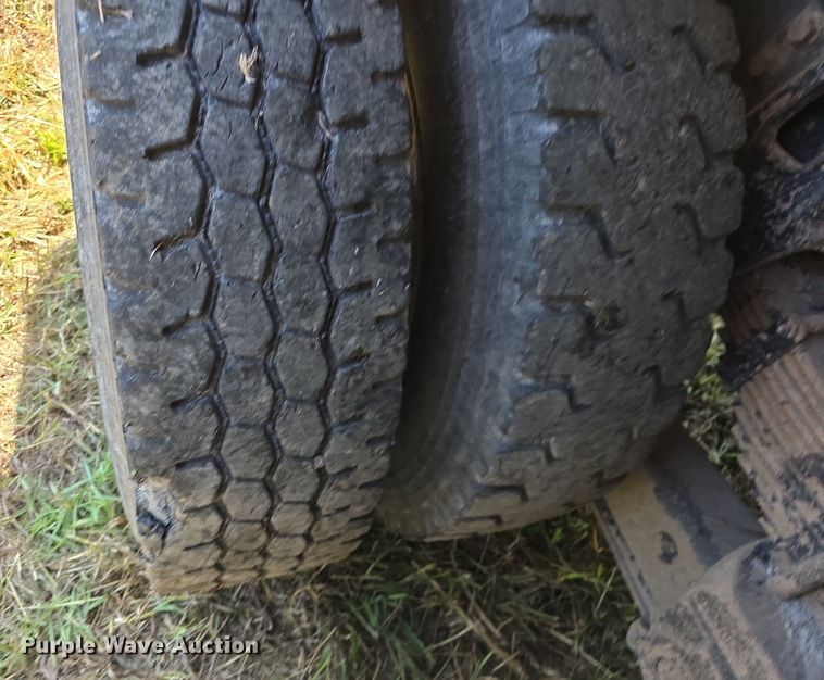 image for item DQ4482 2004 International 7600 dump truck