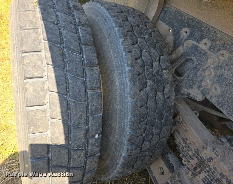 image for item DQ4482 2004 International 7600 dump truck