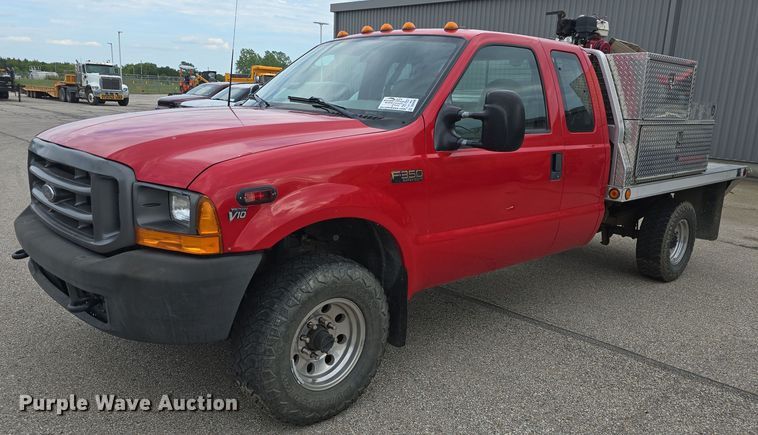 image for item DQ4490 2000 Ford F350 Super Duty XL SuperCab flatbed pickup truck