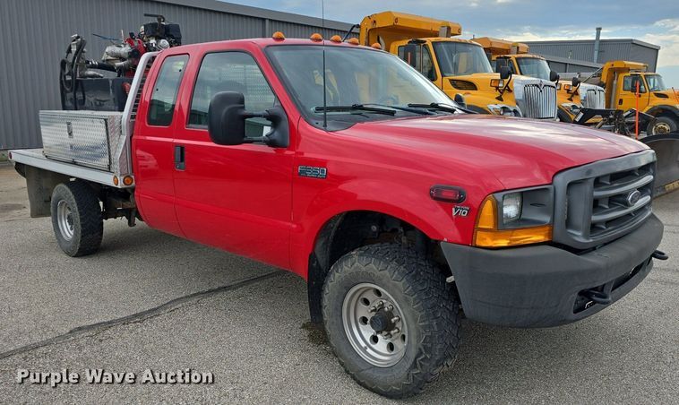 image for item DQ4490 2000 Ford F350 Super Duty XL SuperCab flatbed pickup truck