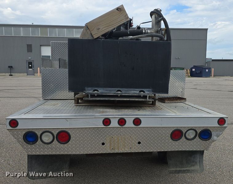 image for item DQ4490 2000 Ford F350 Super Duty XL SuperCab flatbed pickup truck