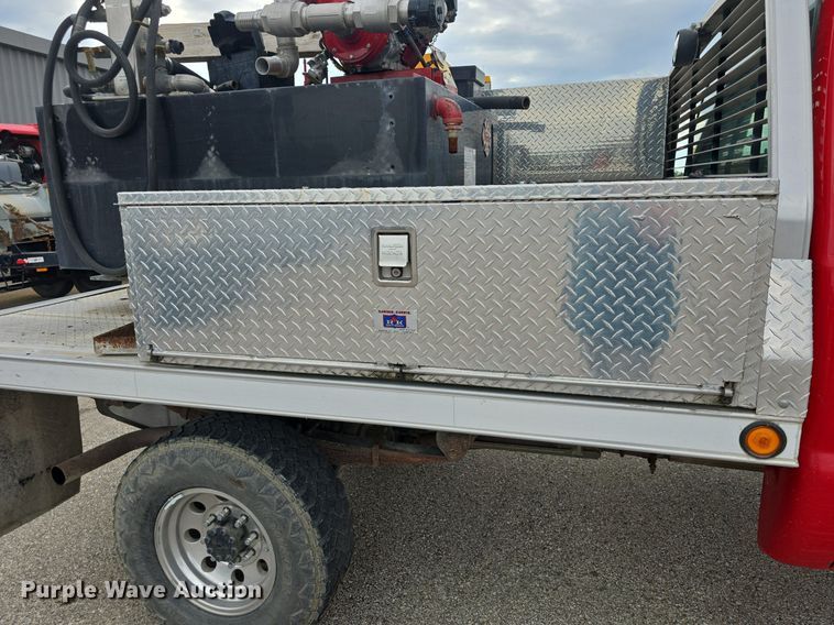 image for item DQ4490 2000 Ford F350 Super Duty XL SuperCab flatbed pickup truck