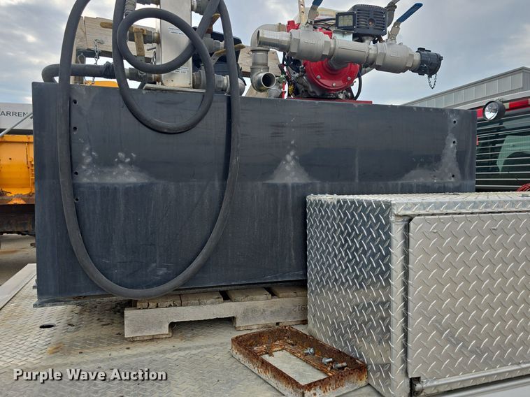 image for item DQ4490 2000 Ford F350 Super Duty XL SuperCab flatbed pickup truck