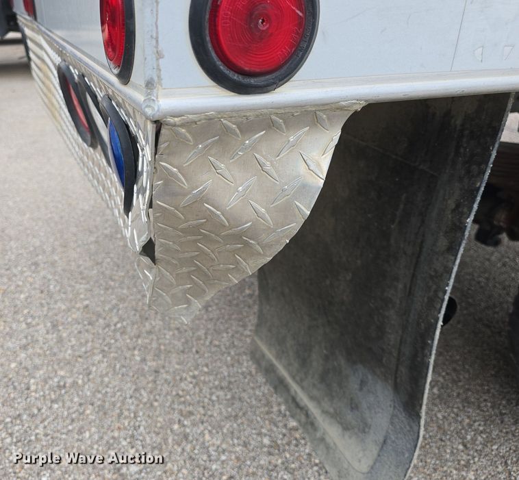 image for item DQ4490 2000 Ford F350 Super Duty XL SuperCab flatbed pickup truck