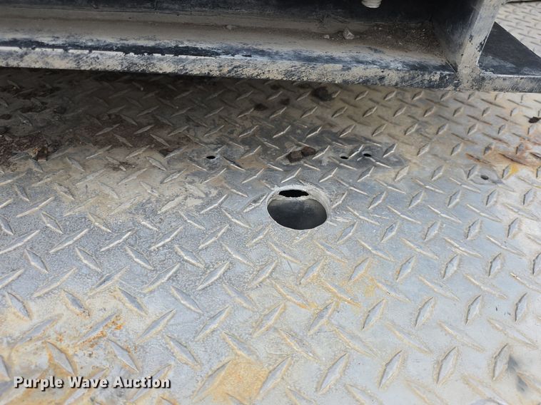 image for item DQ4490 2000 Ford F350 Super Duty XL SuperCab flatbed pickup truck