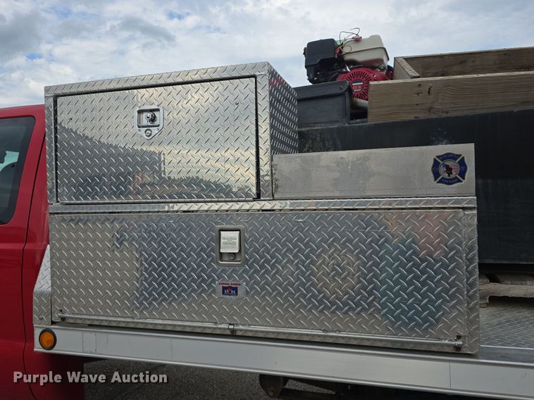 image for item DQ4490 2000 Ford F350 Super Duty XL SuperCab flatbed pickup truck