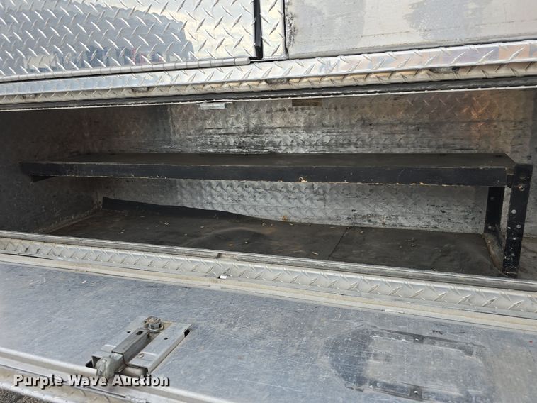 image for item DQ4490 2000 Ford F350 Super Duty XL SuperCab flatbed pickup truck