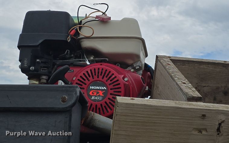 image for item DQ4490 2000 Ford F350 Super Duty XL SuperCab flatbed pickup truck