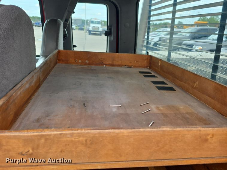 image for item DQ4490 2000 Ford F350 Super Duty XL SuperCab flatbed pickup truck