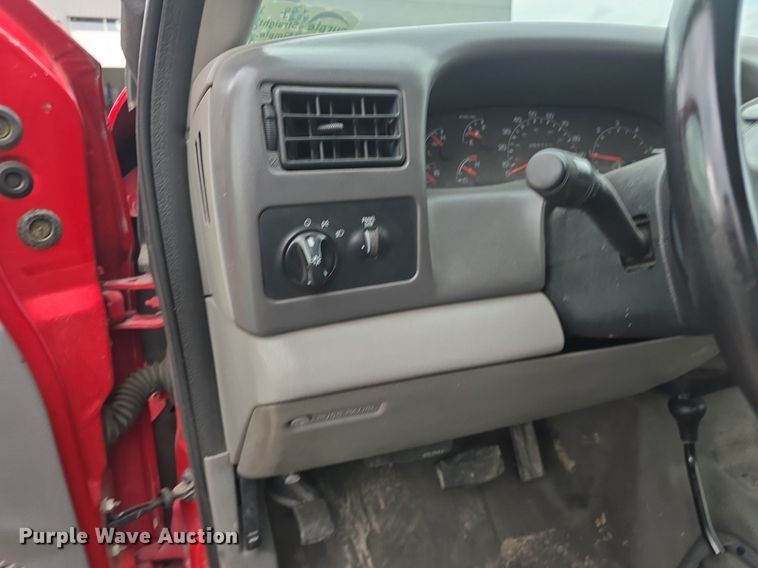 image for item DQ4490 2000 Ford F350 Super Duty XL SuperCab flatbed pickup truck