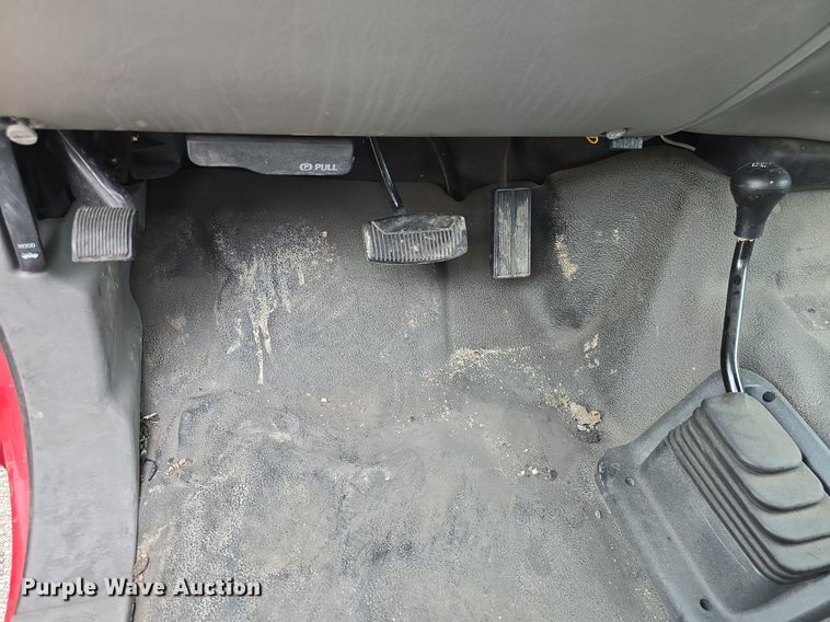 image for item DQ4490 2000 Ford F350 Super Duty XL SuperCab flatbed pickup truck