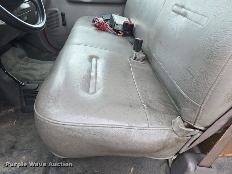 image for item DQ4490 2000 Ford F350 Super Duty XL SuperCab flatbed pickup truck