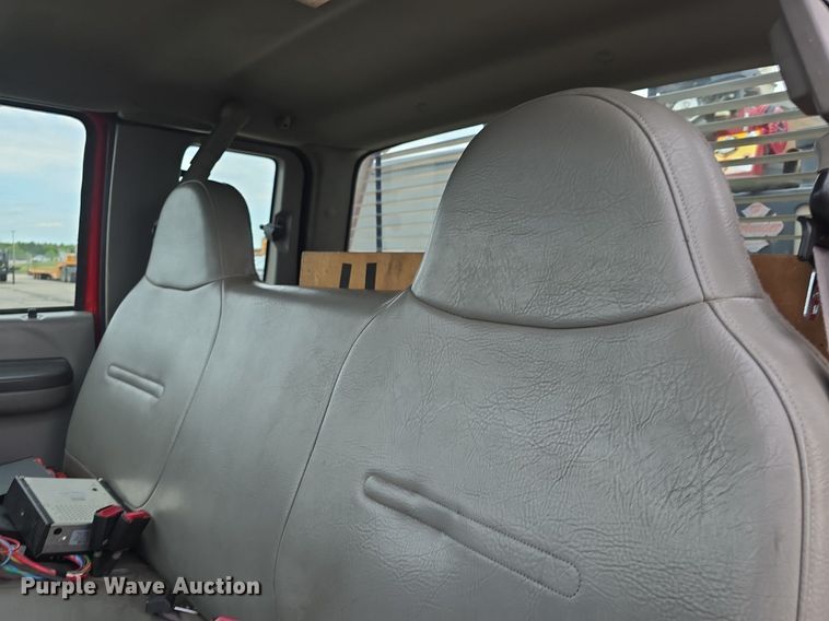 image for item DQ4490 2000 Ford F350 Super Duty XL SuperCab flatbed pickup truck