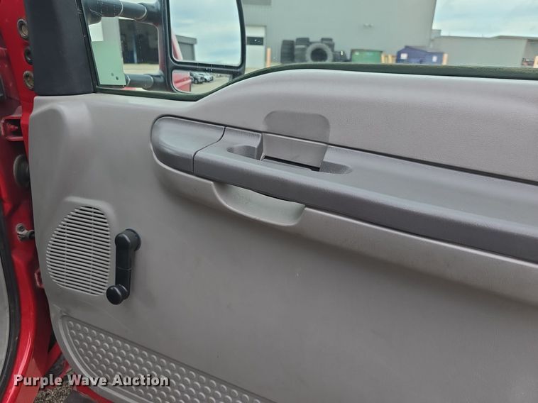 image for item DQ4490 2000 Ford F350 Super Duty XL SuperCab flatbed pickup truck