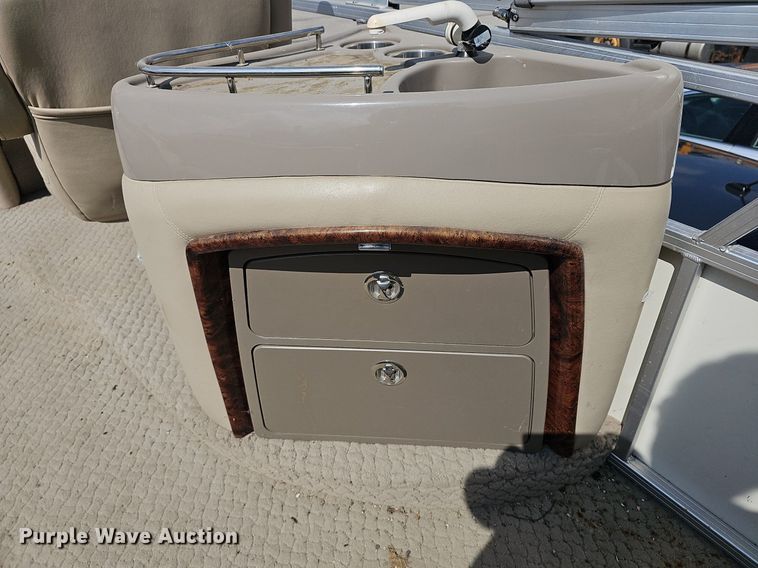 image for item DQ4496 2008 Sun Tracker boat