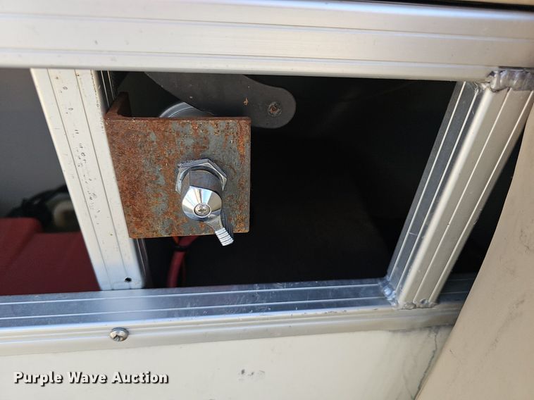 image for item DQ4496 2008 Sun Tracker boat