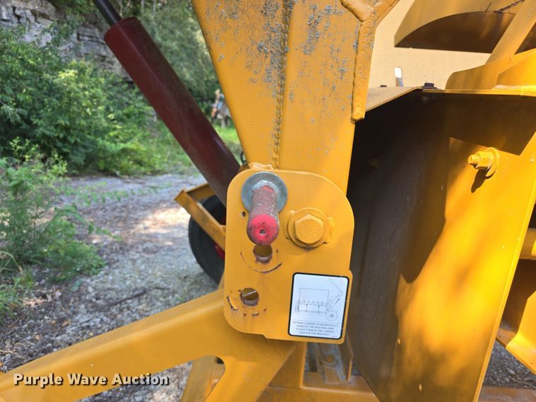 image for item DQ4503 2007 Duratech Haybuster 2650 bale processor