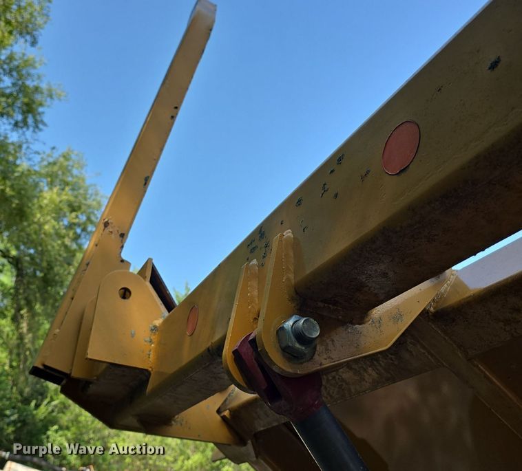 image for item DQ4503 2007 Duratech Haybuster 2650 bale processor