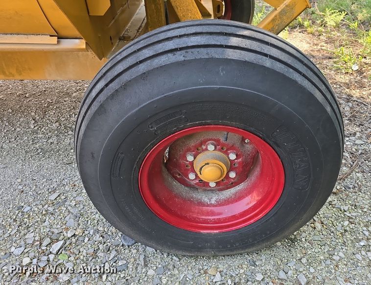 image for item DQ4503 2007 Duratech Haybuster 2650 bale processor