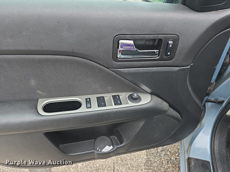 image for item DQ4529 2011 Ford Fusion Hybrid 