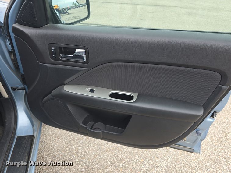 image for item DQ4529 2011 Ford Fusion Hybrid 