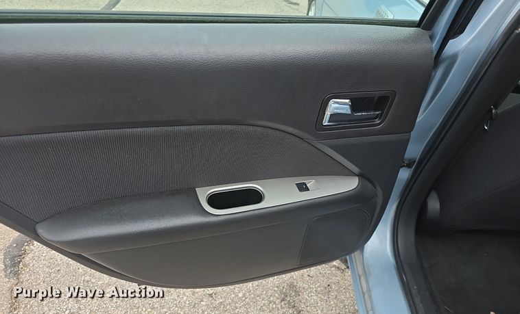 image for item DQ4529 2011 Ford Fusion Hybrid 