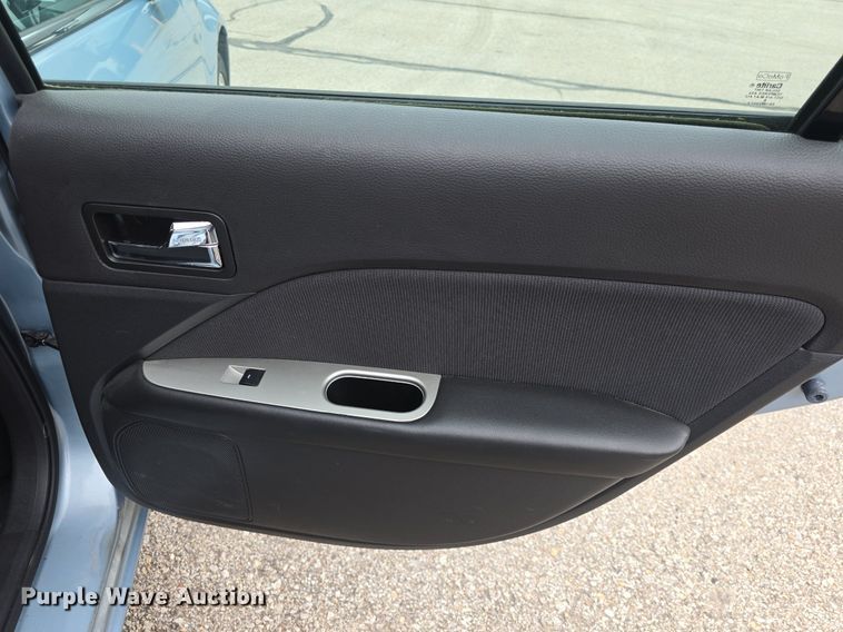 image for item DQ4529 2011 Ford Fusion Hybrid 