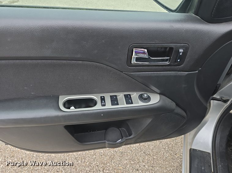 image for item DQ4542 2011 Ford Fusion Hybrid 