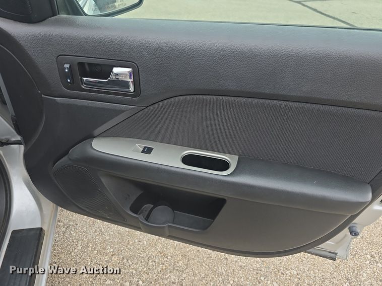 image for item DQ4542 2011 Ford Fusion Hybrid 