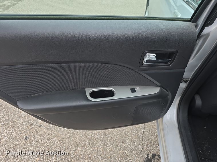 image for item DQ4542 2011 Ford Fusion Hybrid 