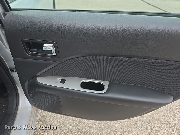 image for item DQ4542 2011 Ford Fusion Hybrid 