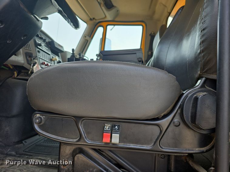 image for item DQ4543 2013 International WorkStar 7500 dump truck