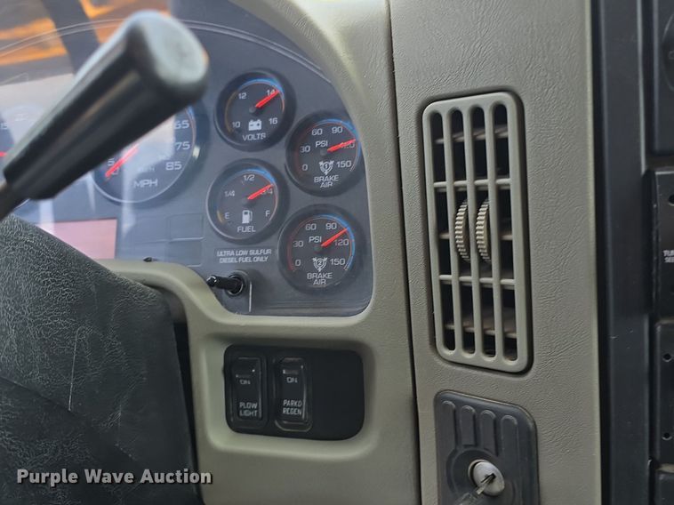 image for item DQ4543 2013 International WorkStar 7500 dump truck