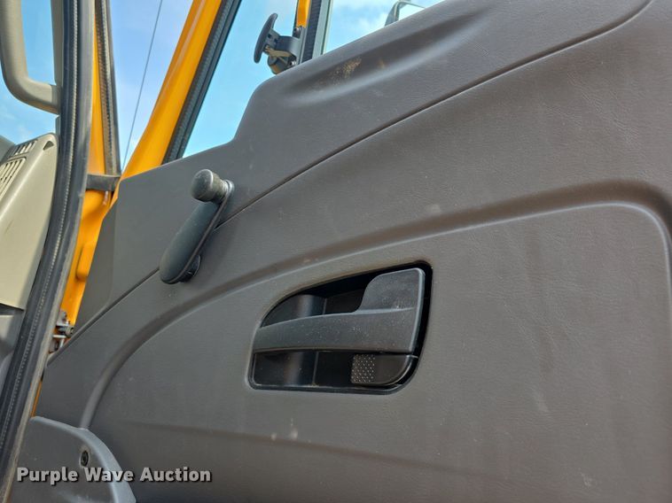 image for item DQ4543 2013 International WorkStar 7500 dump truck