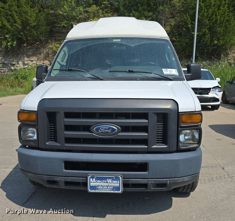 image for item DQ5130 2014 Ford E250 Super Duty handicap accessible van
