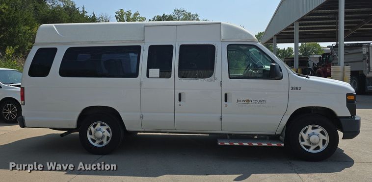 image for item DQ5130 2014 Ford E250 Super Duty handicap accessible van