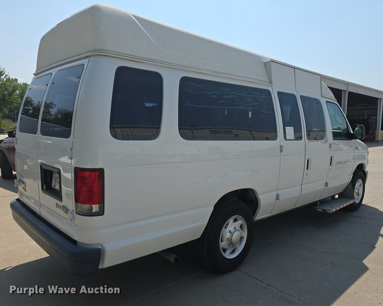 image for item DQ5130 2014 Ford E250 Super Duty handicap accessible van