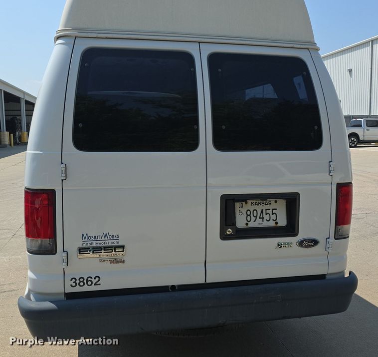 image for item DQ5130 2014 Ford E250 Super Duty handicap accessible van