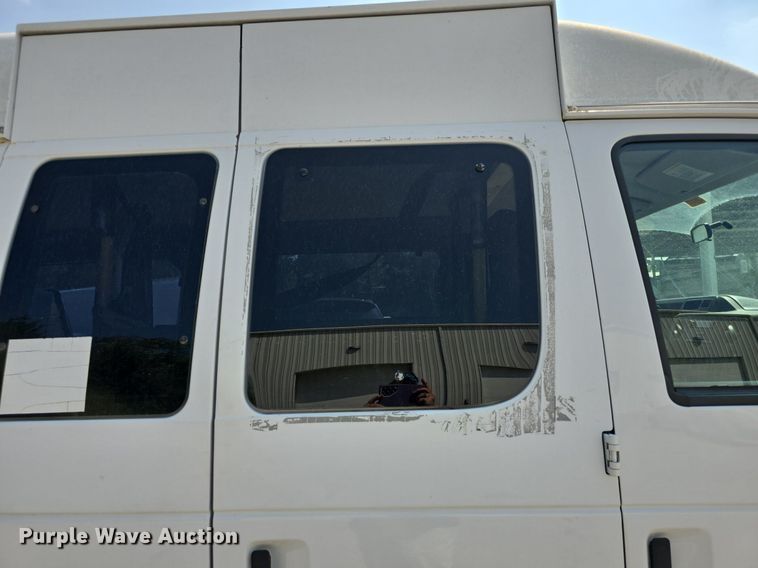 image for item DQ5130 2014 Ford E250 Super Duty handicap accessible van