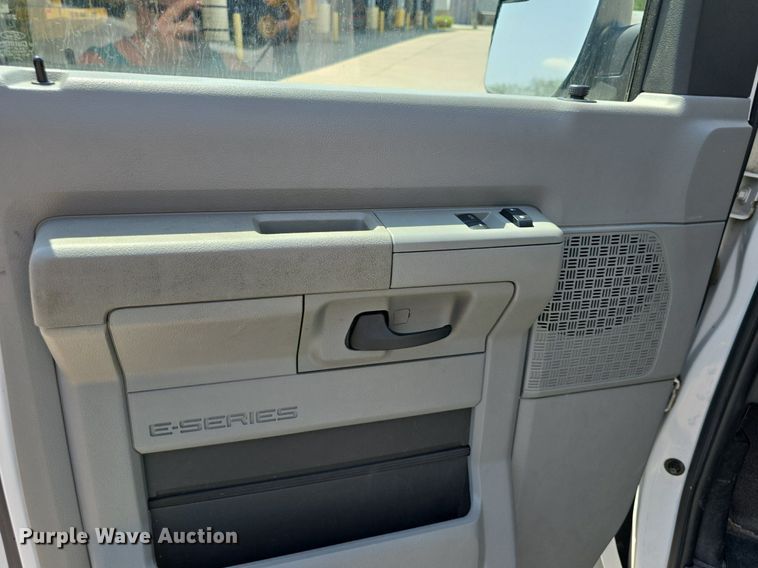 image for item DQ5130 2014 Ford E250 Super Duty handicap accessible van