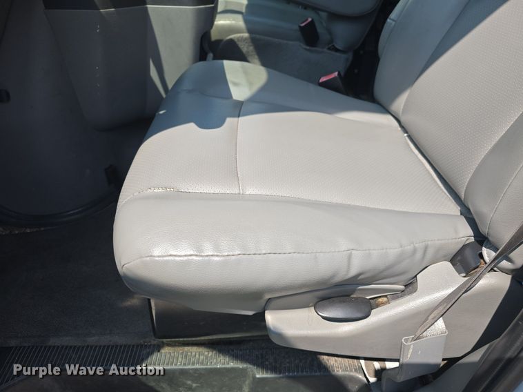 image for item DQ5130 2014 Ford E250 Super Duty handicap accessible van