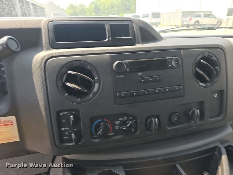 image for item DQ5130 2014 Ford E250 Super Duty handicap accessible van