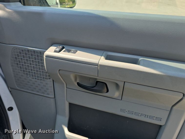 image for item DQ5130 2014 Ford E250 Super Duty handicap accessible van