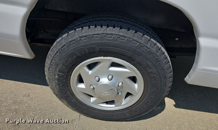 image for item DQ5130 2014 Ford E250 Super Duty handicap accessible van