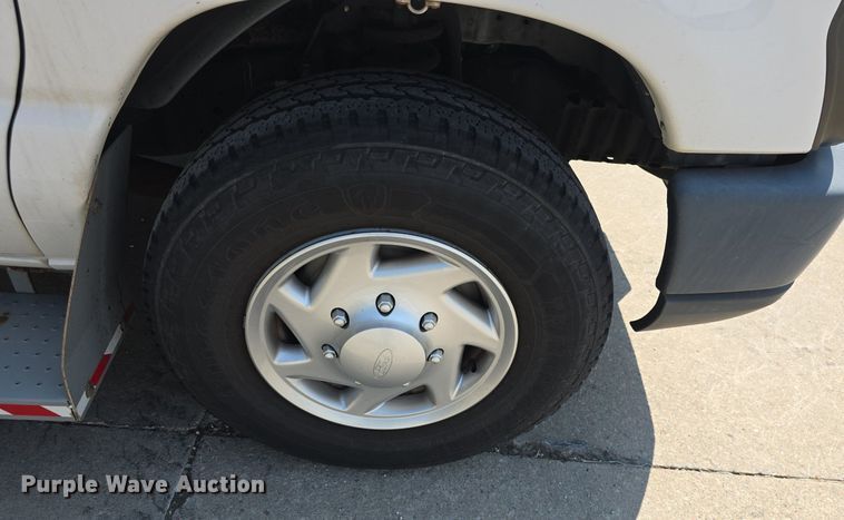 image for item DQ5130 2014 Ford E250 Super Duty handicap accessible van