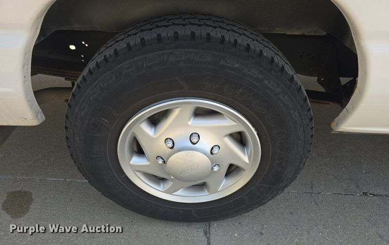 image for item DQ5130 2014 Ford E250 Super Duty handicap accessible van