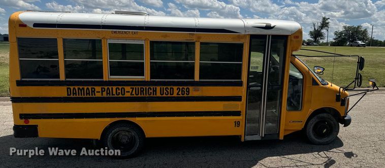image for item DQ6834 2001 Chevrolet High Cube Express school bus
