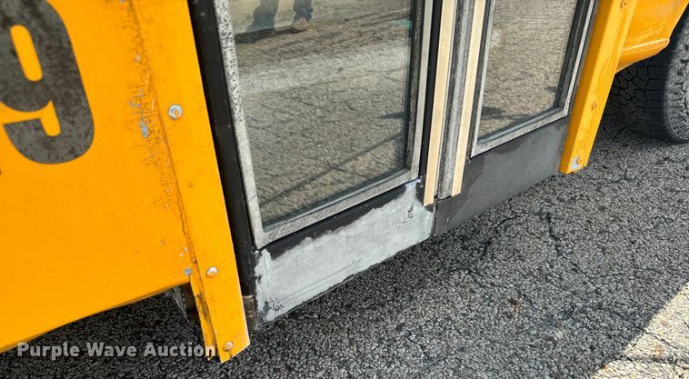 image for item DQ6834 2001 Chevrolet High Cube Express school bus