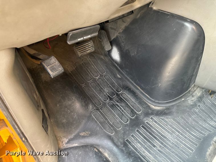 image for item DQ6834 2001 Chevrolet High Cube Express school bus