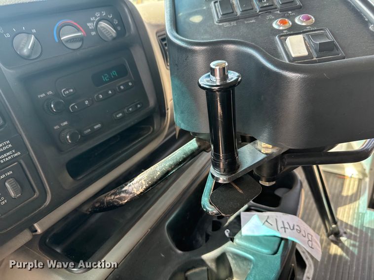 image for item DQ6834 2001 Chevrolet High Cube Express school bus